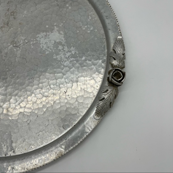 Vtg Trade Continental Hand Wrought Aluminum Circle Tray Chrysanthemum Roses - Picture 2 of 3